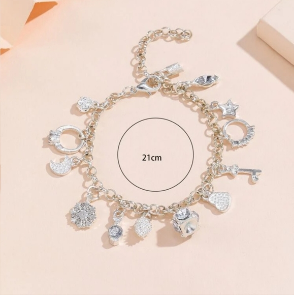 Heart and moon charm bracelet - Picture 3 of 4